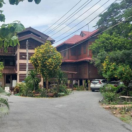 Baan Lotus Guest House Phra Nakhon Si Ayutthaya Buitenkant foto